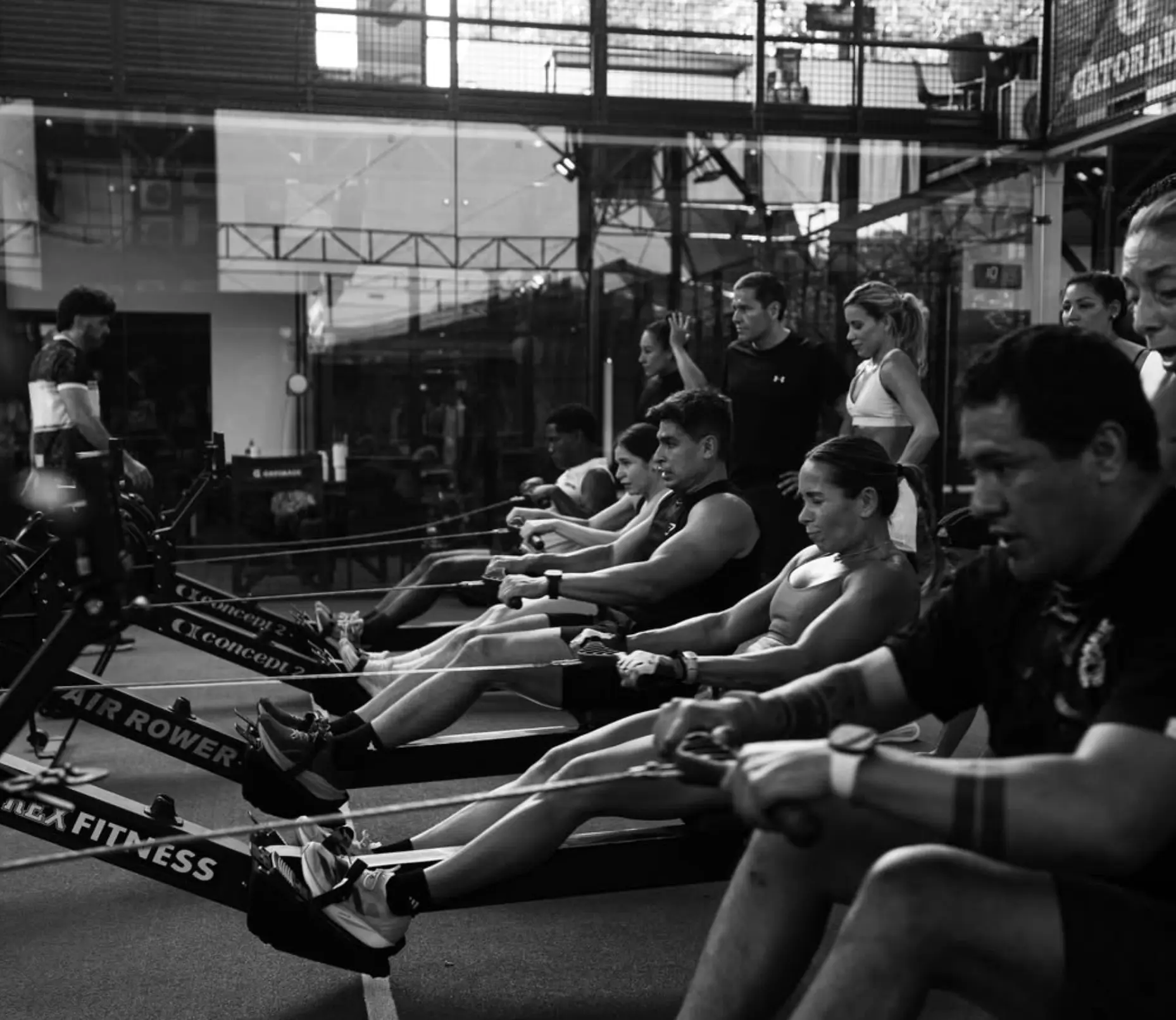 Atletas entrenando remo en un evento Baruj
